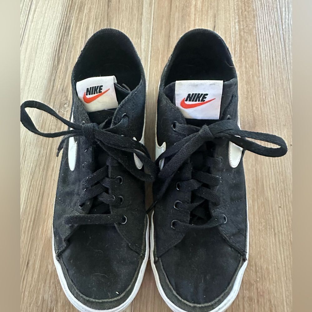 Nike Canvas Court Legacy 9.5